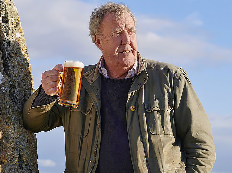 Clarkson ostře o elektroautech a aktivistech z Just Stop Oil: "Nechávám běžet diesel celý den" Clarkson ostře o elektroautech a aktivistech z Just Stop Oil: "Nechávám běžet diesel celý den"